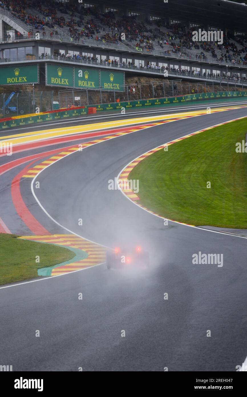 Voiture Formule 2, illustration eau rouge, tribunes, gradins, lors de la 10e manche du Championnat FIA de Formule 2 2023 du 28 au 30 juillet 2023 sur le circuit de Spa-Francorchamps, à Stavelot, Belgique Banque D'Images