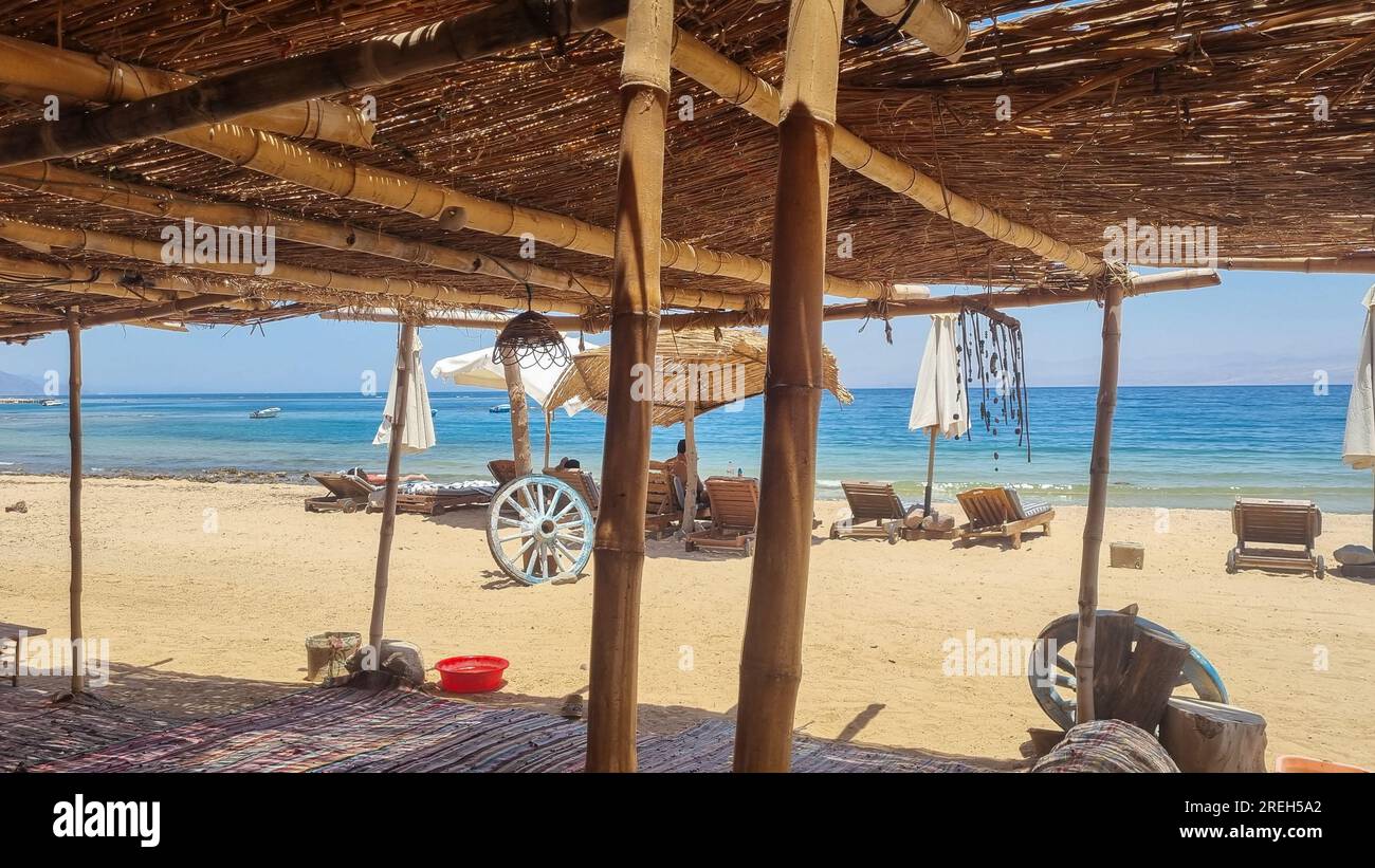 Nuweiba ou Nueiba نويبع, est une station balnéaire populaire dans la partie orientale de la péninsule du Sinaï, en Égypte, située sur la côte du golfe d'Aqaba. Banque D'Images