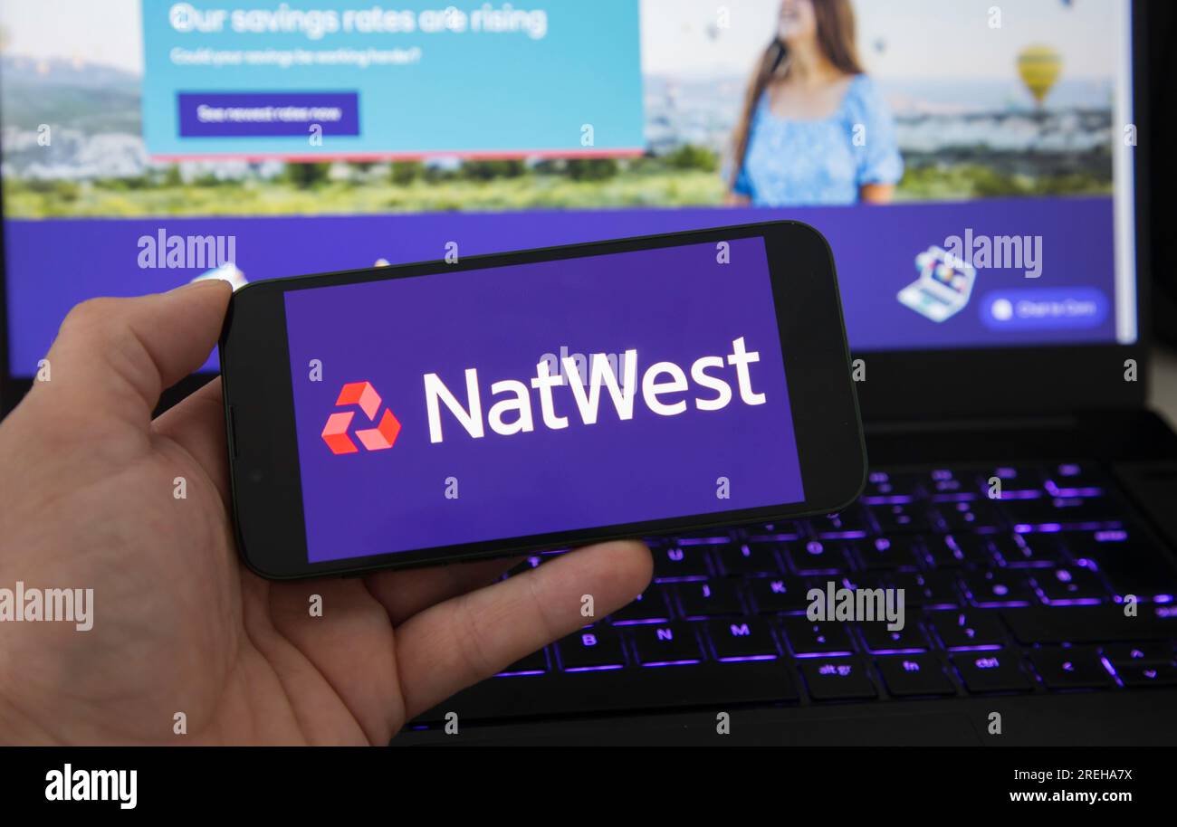 Chargement de l'application NAT West Banking sur un iphone Banque D'Images