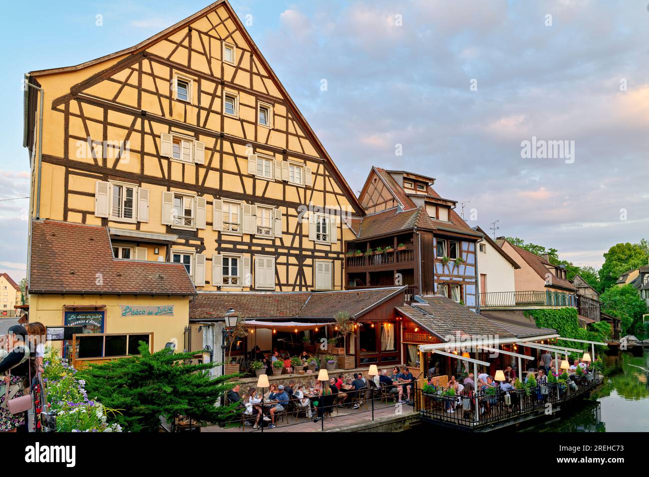 Colmar Alsace France. Route des vins d'Alsace. Les maisons à pans de bois de la petite Venise Banque D'Images