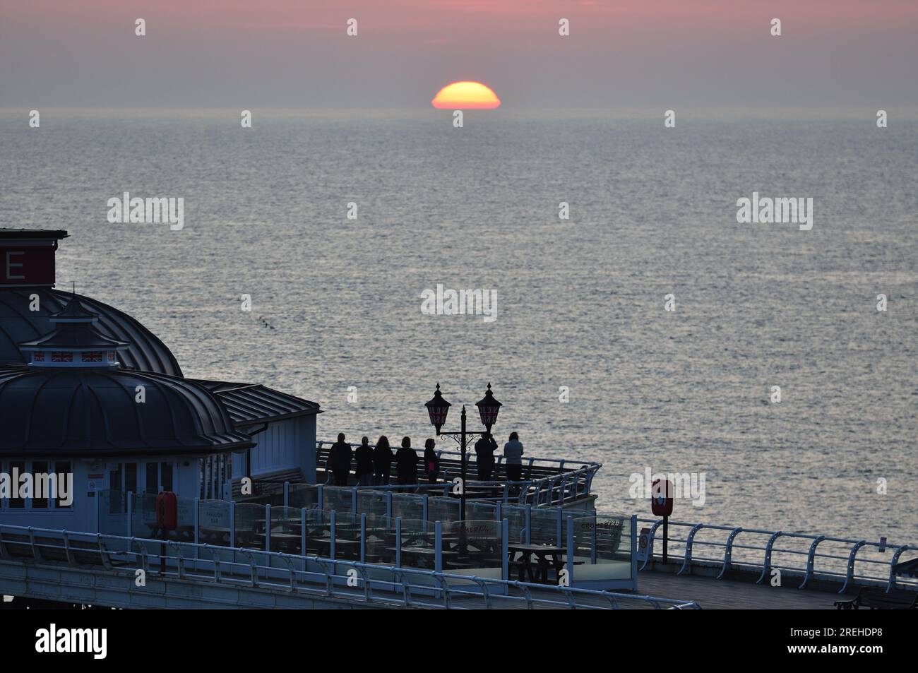 Lever de soleil du milieu de l'été à Cromer, 21 juin 2023, Norfolk, Angleterre Banque D'Images