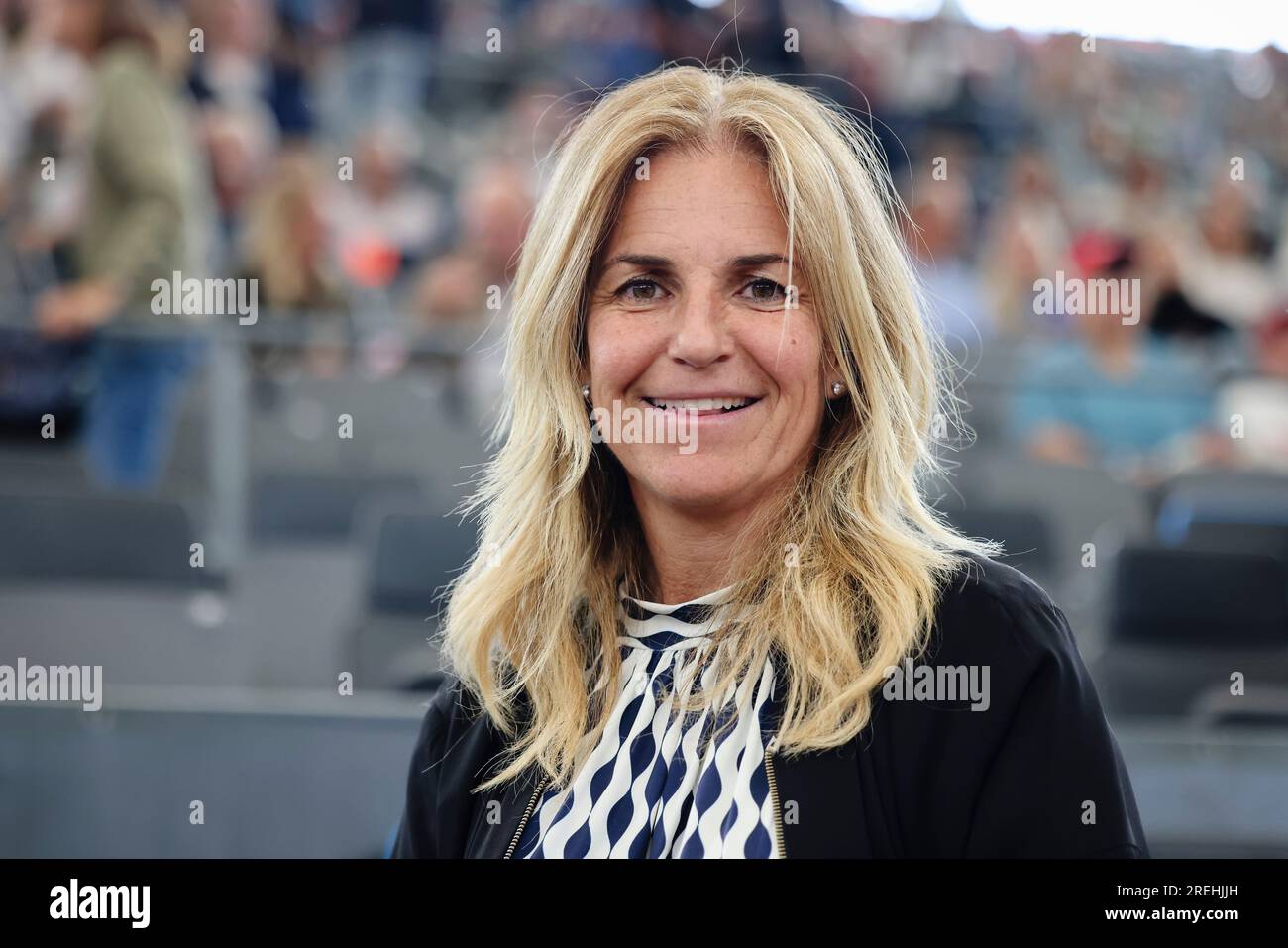 Hambourg, Allemagne. 28 juillet 2023. Tennis : Hamburg European Open (tournoi WTA), Rothenbaum tennis Stadium, femmes, célibataires, demi-finales, Noha Akugue (Allemagne) - Schnaider (Russie). Arantxa Sanchez Vicario regarde la caméra. L'ancien numéro un mondial de l'Espagne est au tournoi de Hambourg en tant qu'invité d'honneur. Crédit : Frank Molter/dpa/Alamy Live News Banque D'Images