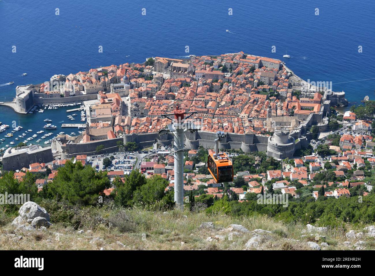Téléphérique de Dubrovnik depuis la vieille ville jusqu'au sommet du mont SRD Banque D'Images