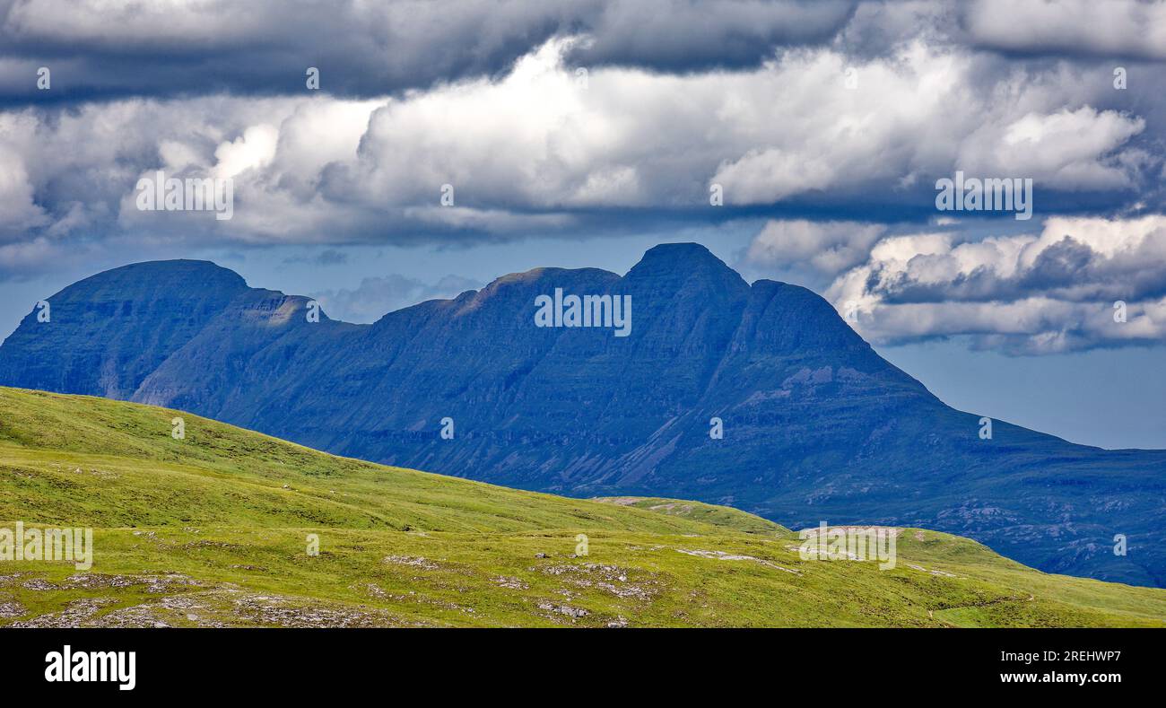 Knockan Crag West Highlands Geopark Écosse en été une vue panoramique sur la montagne Suilven Banque D'Images