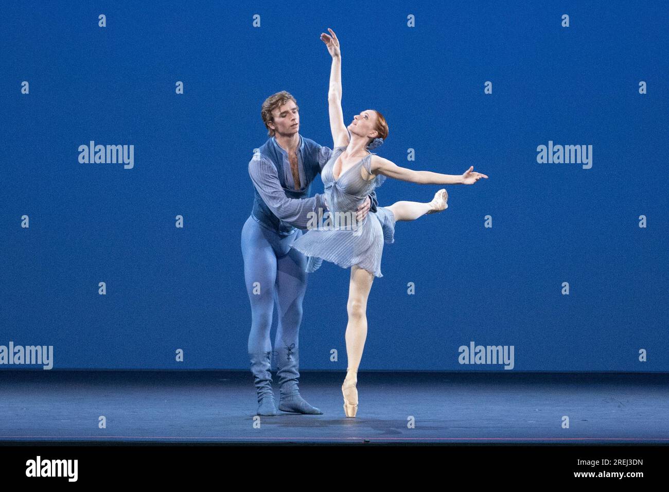 American Ballet Theatre dancers Gillian Murphy, right, and Aran Bell perform "Other Dances" by Jerome Robbins during the BAAND Together Dance Festival, Tuesday, July 25, 2023, at Lincoln Center in New York. (AP Photo/Mary Altaffer) Banque D'Images