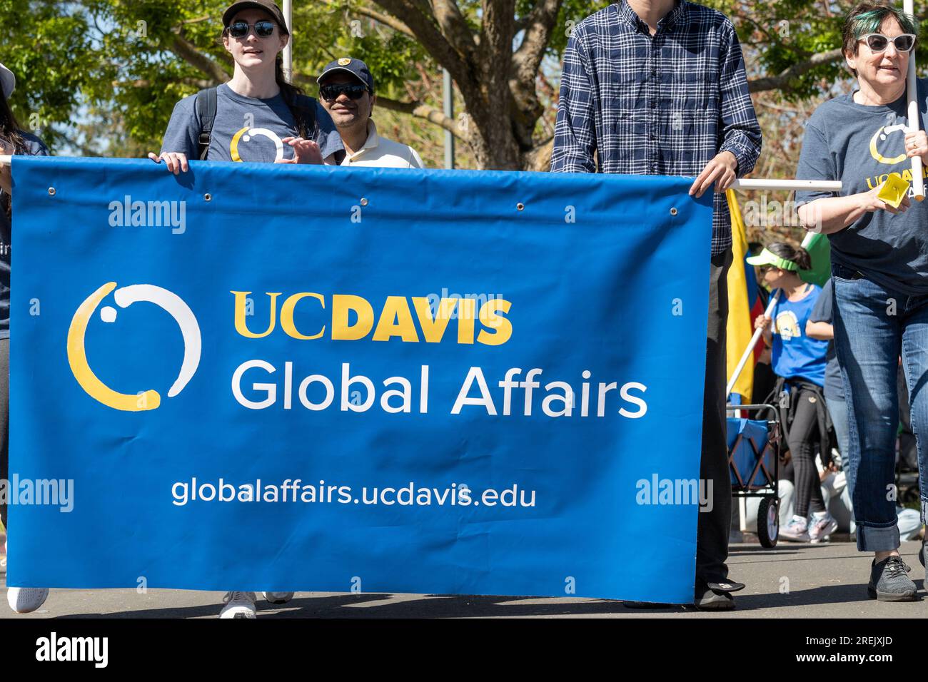 Davis, CA - 15 avril 2023. Défilé de la Journée pique-nique à l'Université de Californie à Davis avec Global Affairs Banque D'Images