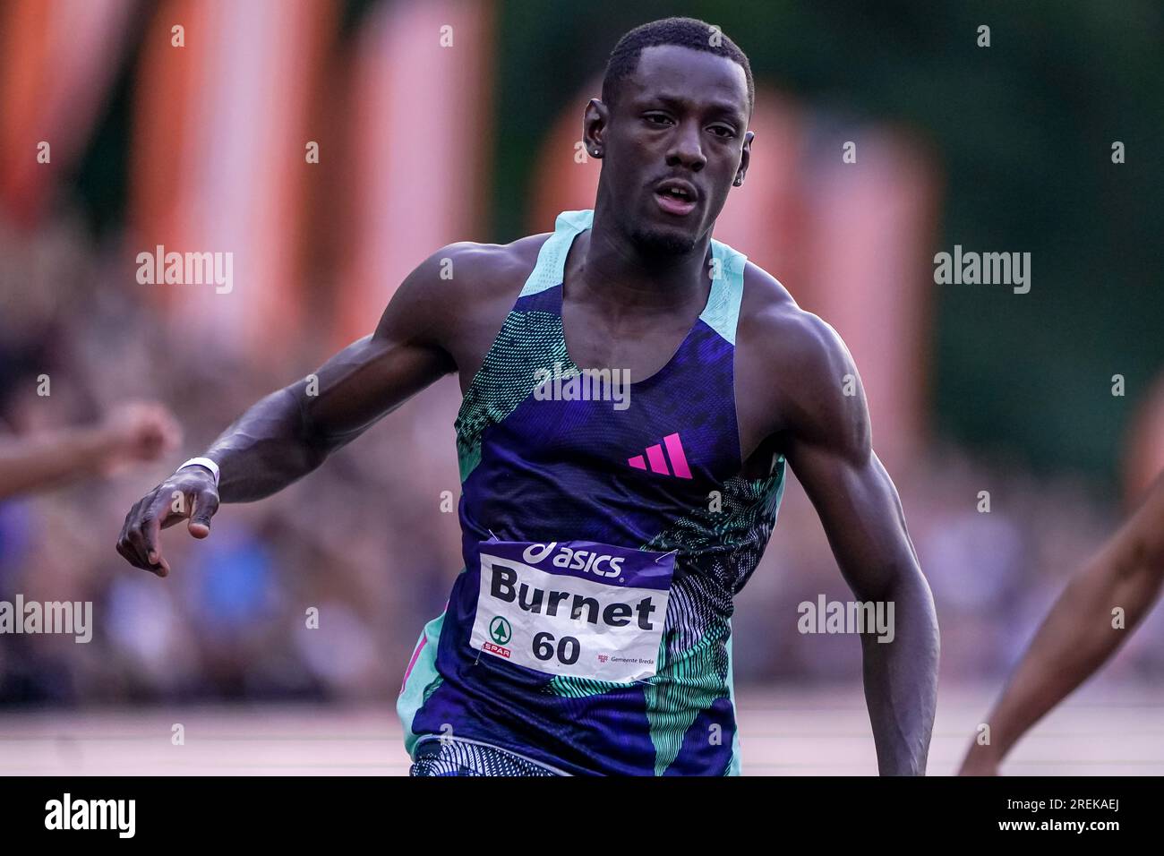 BREDA, PAYS-BAS - JUILLET 28 : Taymir Burnet de Rotterdam Atletiek en compétition sur hommes - finale du 100 mètres lors des Championnats nationaux néerlandais d'athlétisme le 28 juillet 2023 à Breda, pays-Bas (photo Andre Weening/Orange Pictures) crédit : Orange pics BV/Alamy Live News Banque D'Images