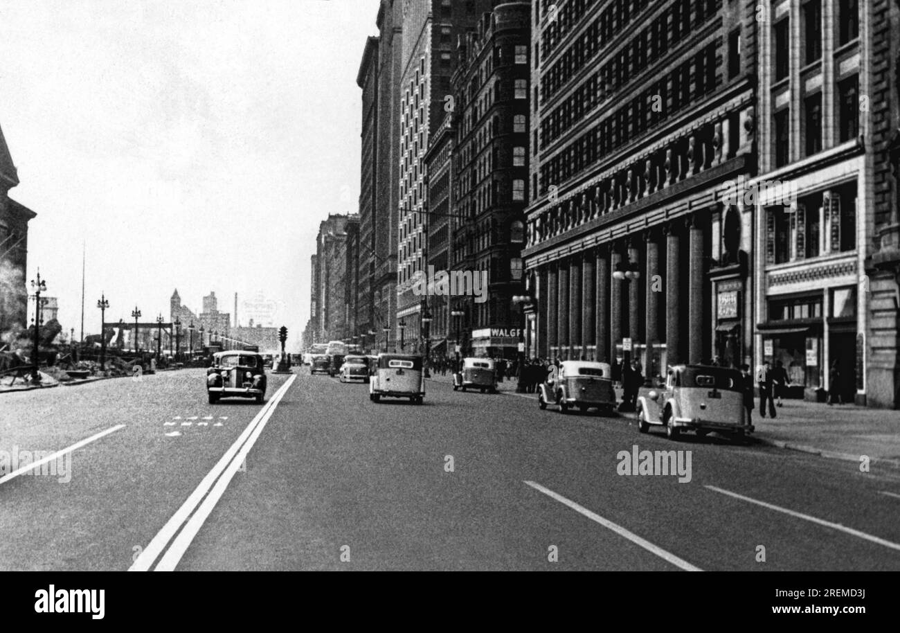 Chicago, Illinois : c. 1937 en regardant vers le sud sur Michigan Avenue à Monroe Street. Banque D'Images