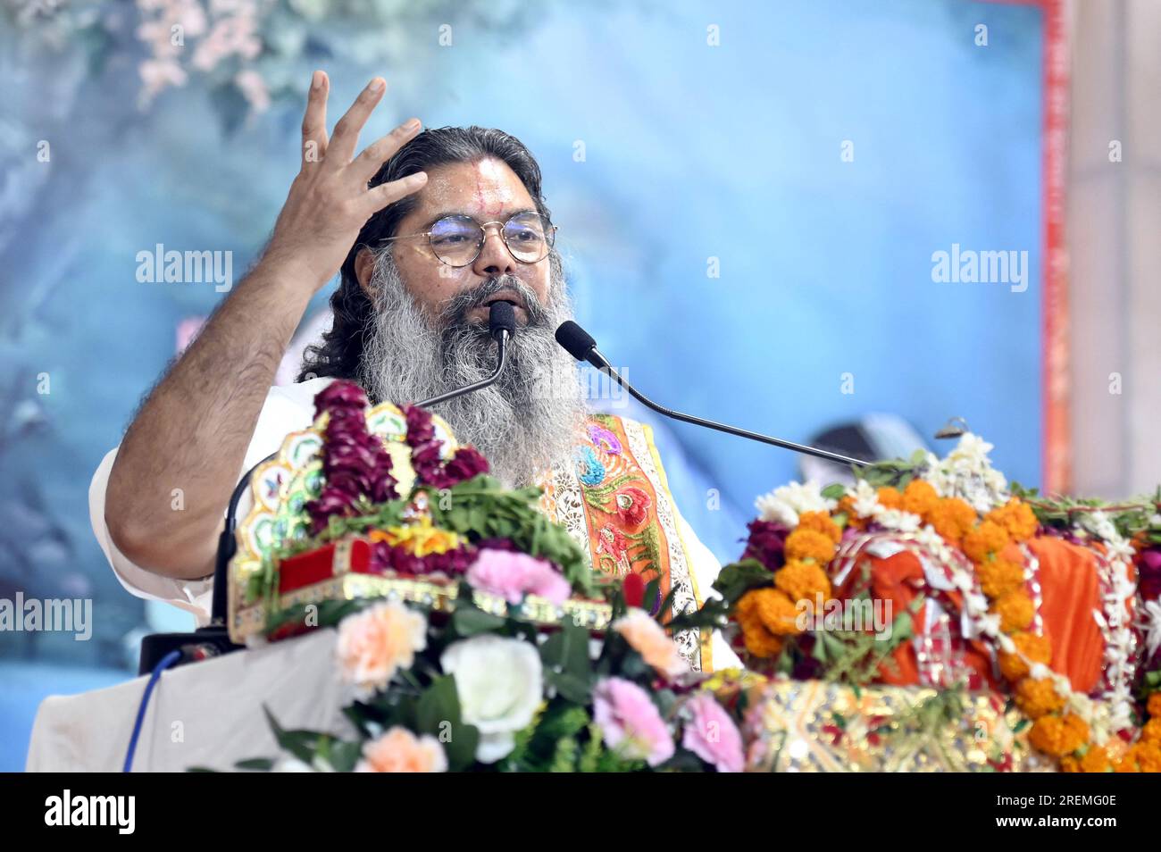 Bikaner, Inde. 25 juillet 2023. Pandit Shri Murli Manohar Vyas Ji pendant la Bhagavata Purana Katha Gyan week organisateurs Agarwal Community. (Photo de Dinesh Gupta/Pacific Press) crédit : Pacific Press Media production Corp./Alamy Live News Banque D'Images