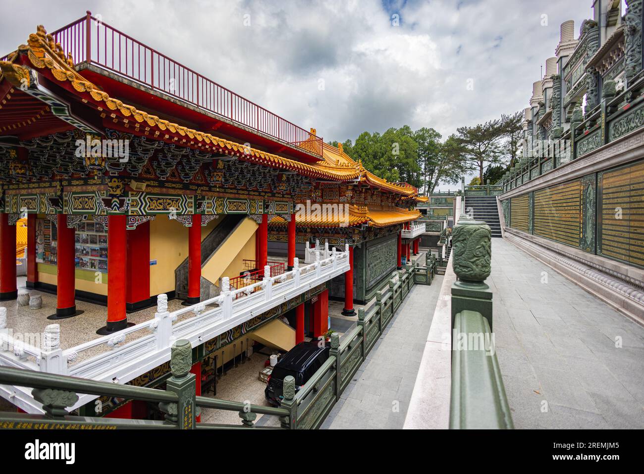 Sun Moon Lake, Taiwan - 24 mai 2023 : le temple enwu enchanteur à Sun Moon Lake, Taiwan, stupéfie avec sa grande architecture, ses couleurs vibrantes et Banque D'Images