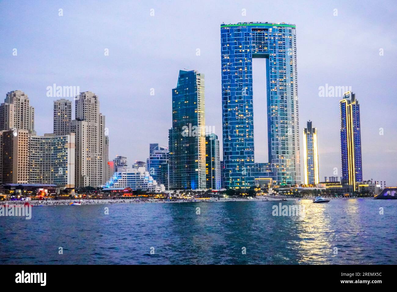 Dubai Marina à Dubaï, Émirats Arabes Unis. Vue sur les gratte-ciel et le canal, Banque D'Images