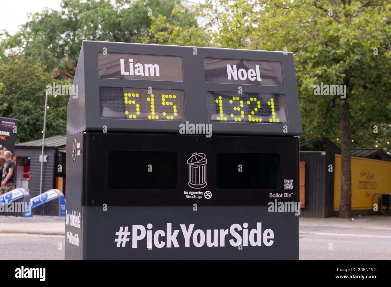 Urnes avec le hashtag Liam of Noel Choice PickYourSide. Manchester UK Banque D'Images