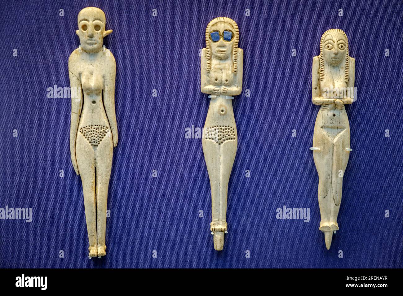 Figurines féminines ivoire avec les yeux incrustées de Lapis Lazuli. Egyptien ancien, Prédynastique du début du milieu, 3900-3300 av. J.-C., musée britannique, Londres, Angleterre, grande Banque D'Images