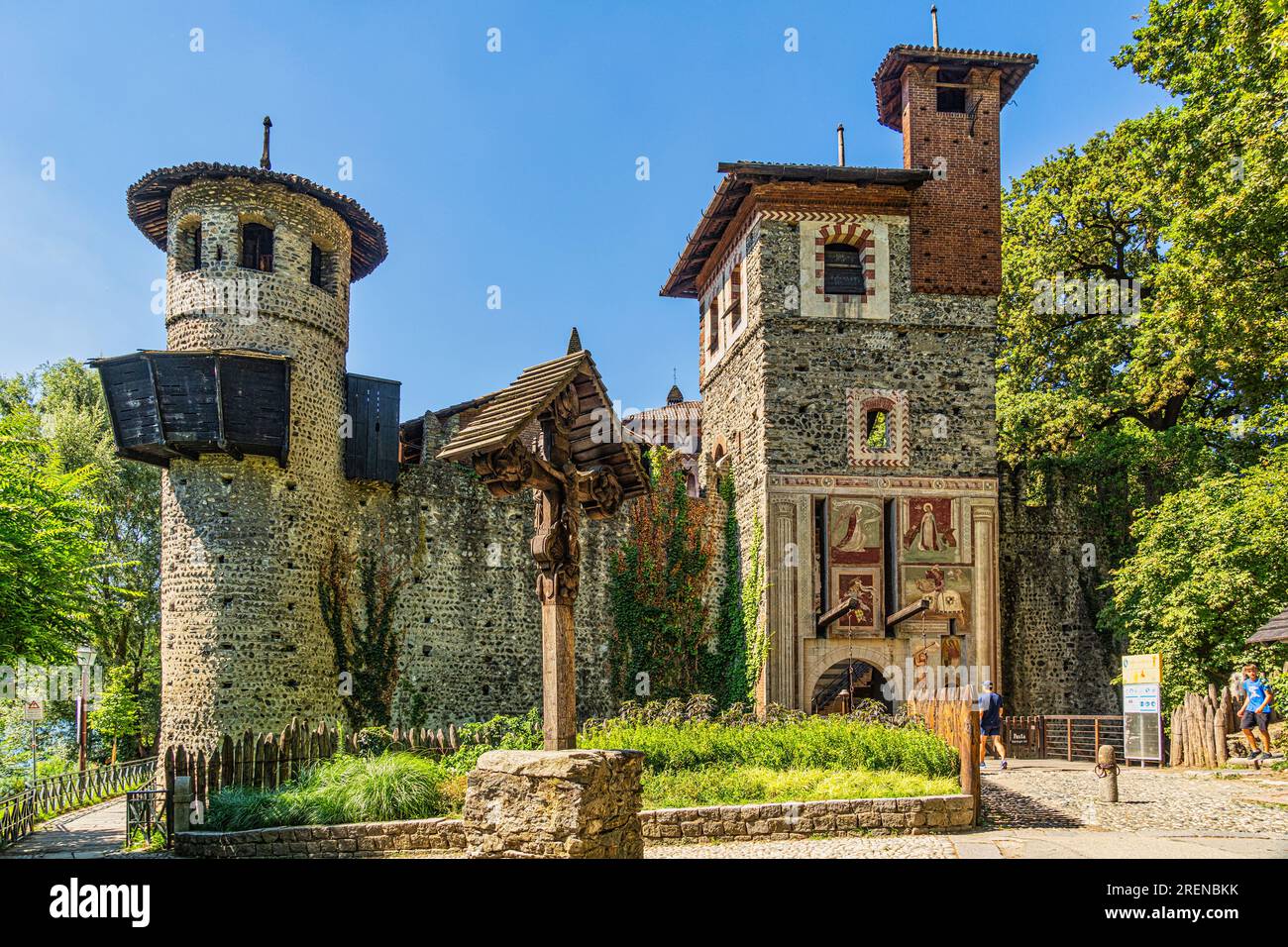 Parco del Valentino, village médiéval sur les rives du po construit à l'occasion de l'exposition générale italienne de 1884 à Turin.Piémont Banque D'Images Parco del Valentino, village médiéval sur les rives du po construit à l'occasion de l'exposition générale italienne de 1884 à Turin.Piémont Banque D'Images