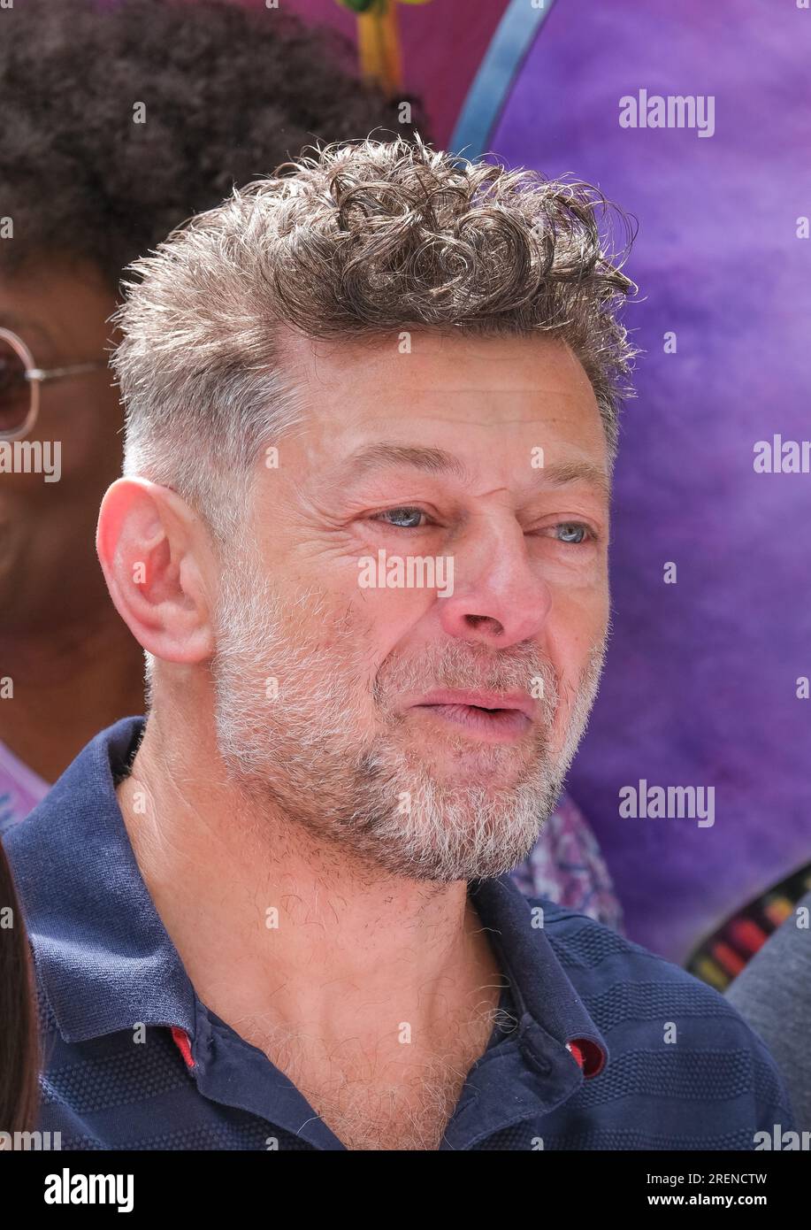 L'acteur Andy Serkis au rassemblement de l'Equity Union, Londres, en solidarité avec les acteurs SAG-AFTRA en grève en Amérique, pour une rémunération équitable et des contrats. Banque D'Images