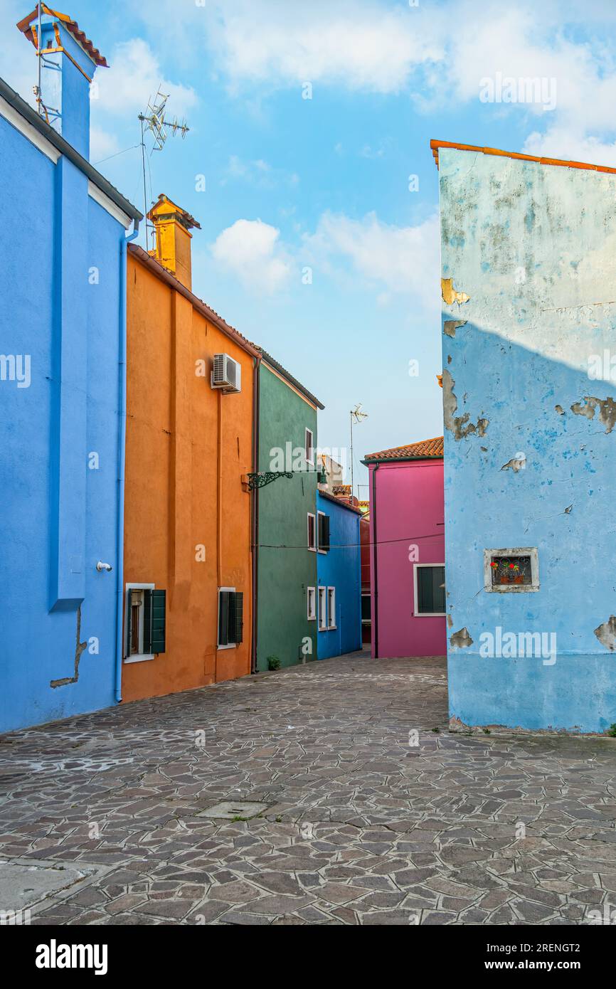 Scène tranquille avec les maisons colorées dans l'île de Burano, Venise Banque D'Images