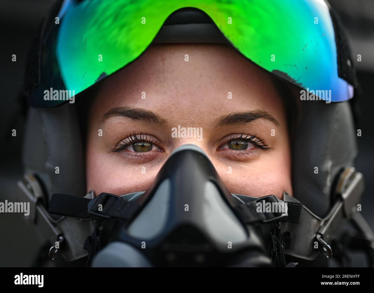 Capitaine de la Force aérienne Aimee Fiedler, commandant de l'équipe de démonstration du F-16 Viper le 17 juillet 2023. ÉTATS-UNIS Photo de l'Armée de l'Air par Madeline Herzog Banque D'Images