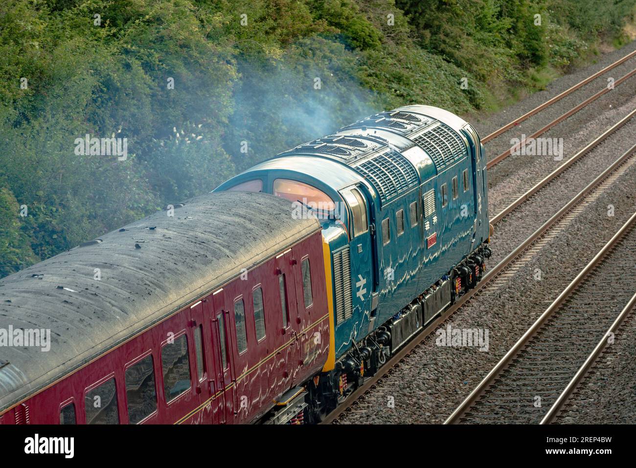Sunnyhill Derby Royaume-Uni 29 juillet 2023 : une locomotive diesel vintage Class 55 Deltic sur un train d'excursion spécial à Londres Kings Croiss Banque D'Images