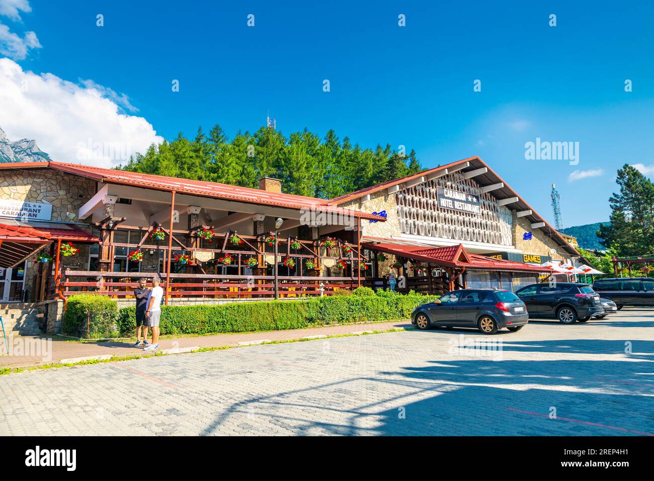 Extérieur de l'Hôtel Caraiman dans les montagnes Bucegi, Busteni, Roumanie Banque D'Images