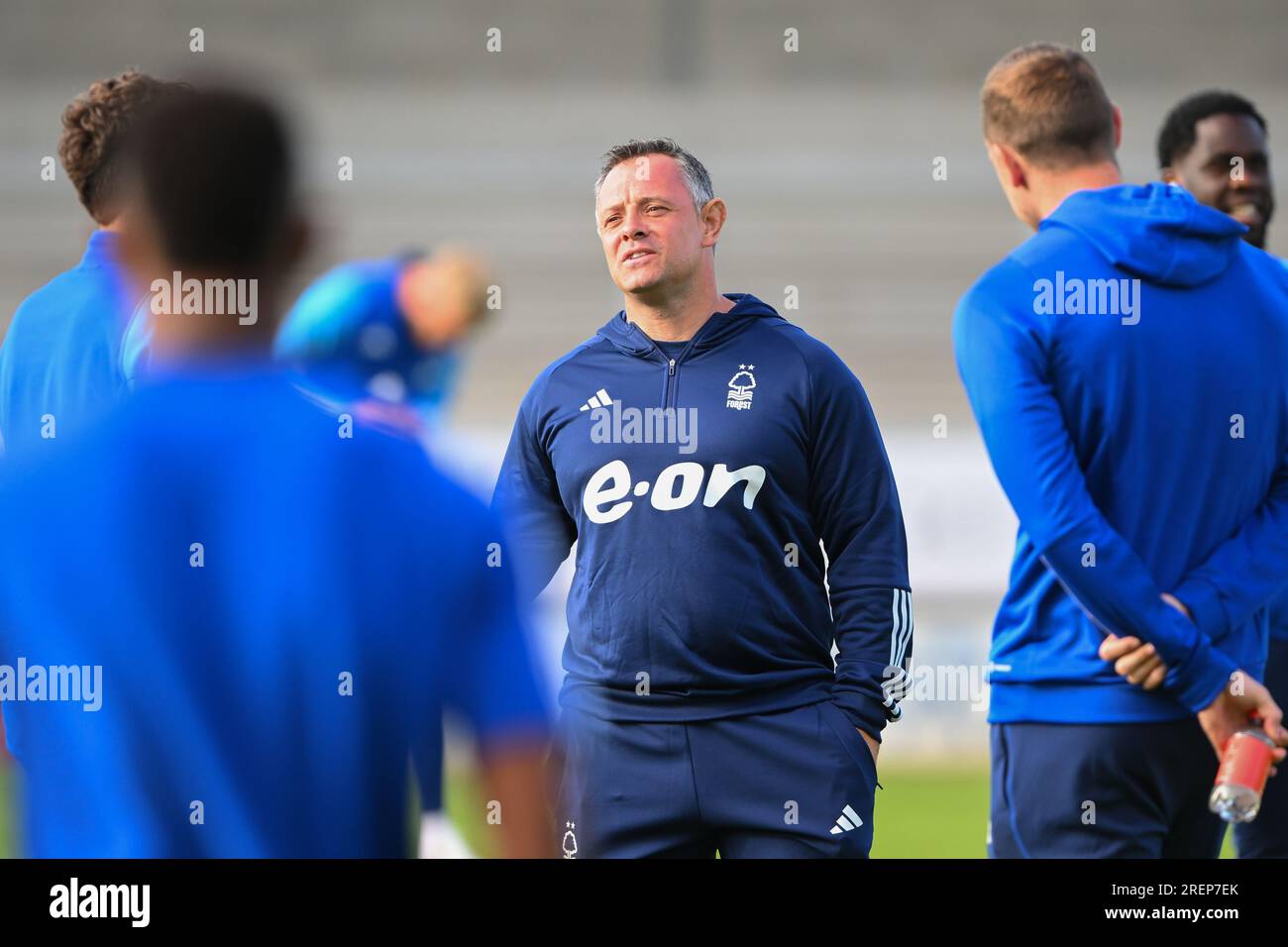 Andy Reid, entraîneur de Nottingham Forest, lors du match amical de pré-saison entre Nottingham Forest et Leeds United au Pirelli Stadium, Burton upon Trent, le jeudi 27 juillet 2023. (Photo : Jon Hobley | MI News) Banque D'Images