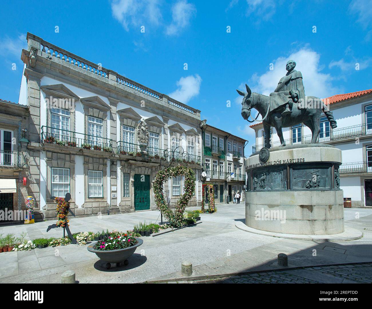 La statue du Bienheureux Bartholomée des Martyrs, Viana do Castelo, Minho, Portugal Banque D'Images