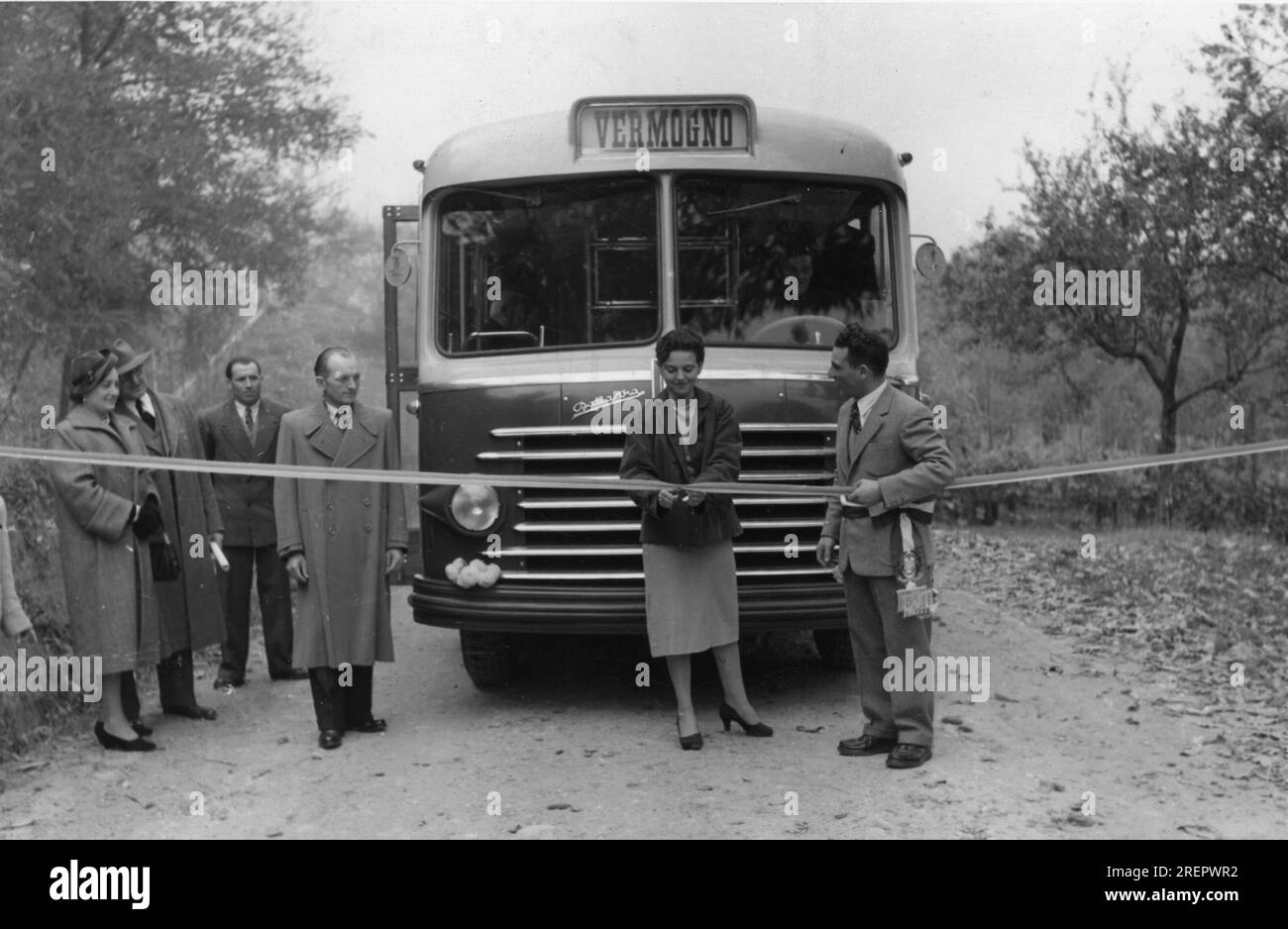 Autobus - Fiat 680 carrozzeria Dalla via - Vermogno provincia di Biella (anni 60) Banque D'Images