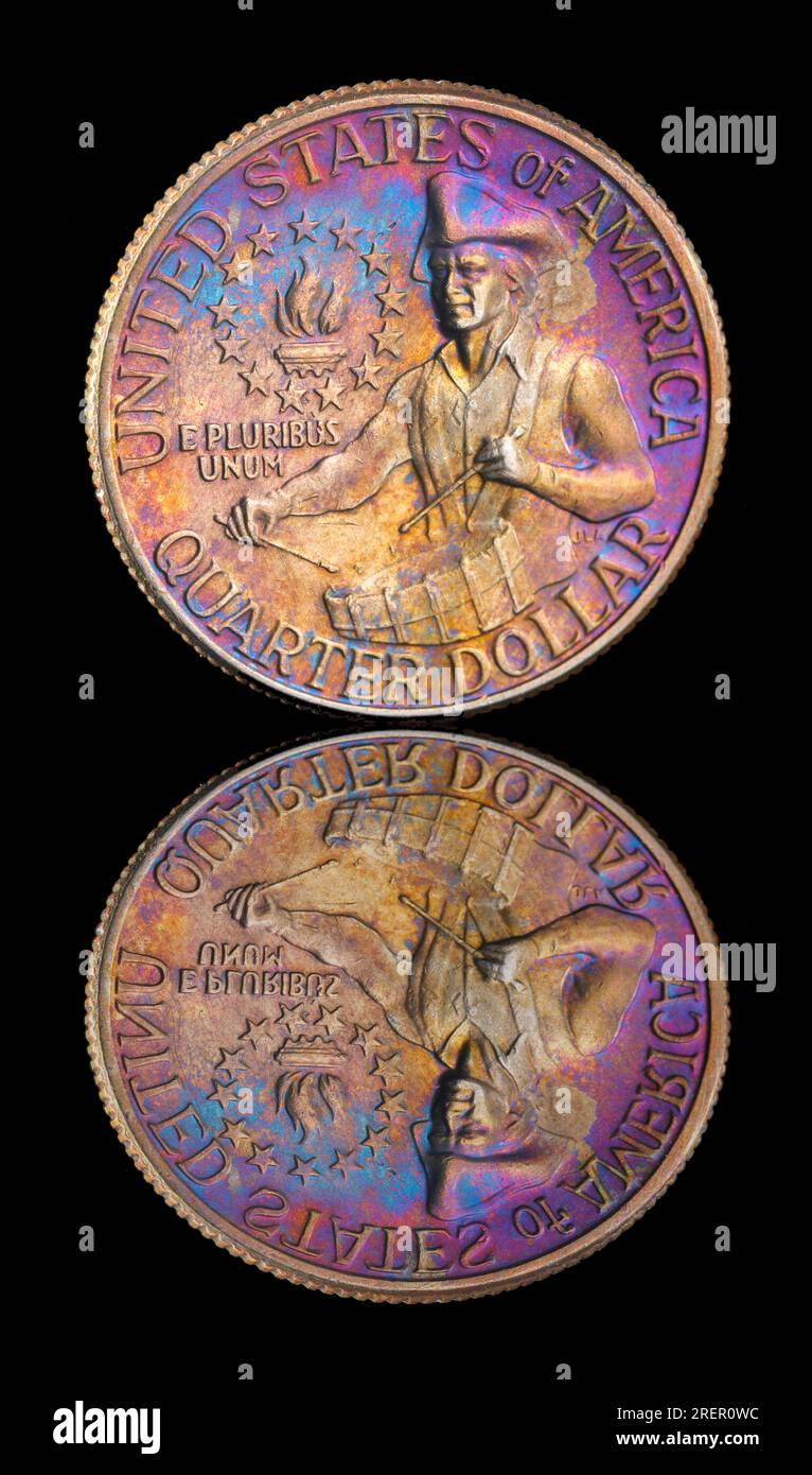 Pièce d'un quart de dollar commémorant le 200e anniversaire de la Déclaration d'indépendance des États-Unis, 1776-1976 avec des couleurs toniques Rainwob Banque D'Images