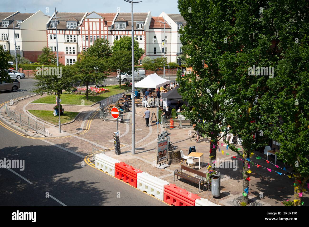 Un centre-ville très animé de Hoylake au milieu du 151e Open Golf Championship qui s'est tenu en juillet 2023. Banque D'Images
