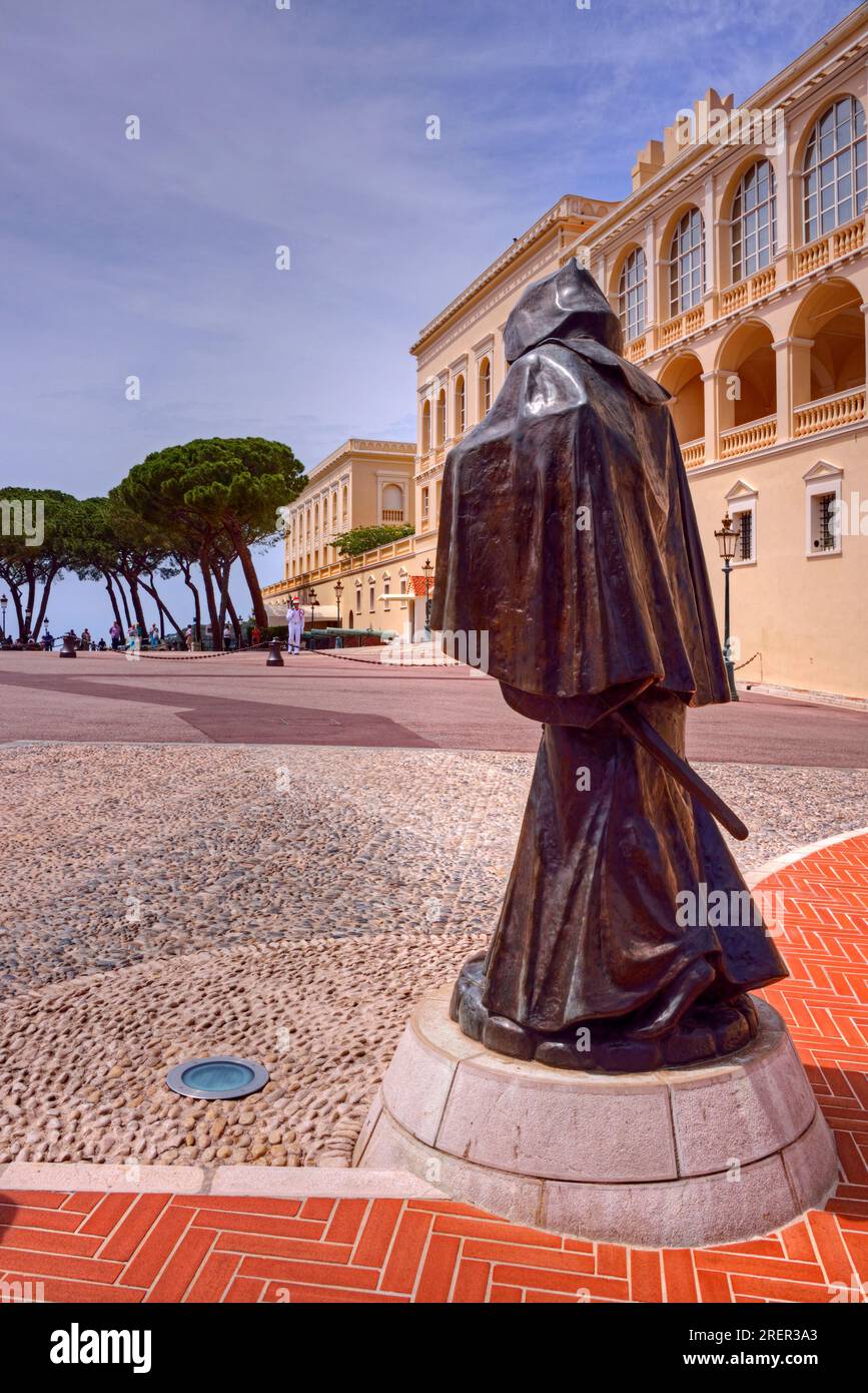 Monte Carlo, Monaco - 05/26/2016 - Statue de François Grimaldi déguisé en moine devant le Palais à Monaco - éditorial Banque D'Images Monte Carlo, Monaco - 05/26/2016 - Statue de François Grimaldi déguisé en moine devant le Palais à Monaco - éditorial Banque D'Images