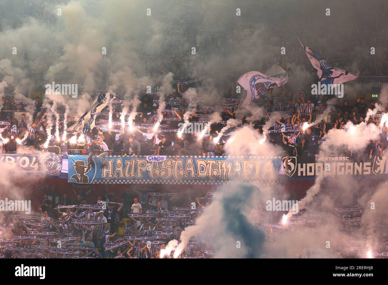 Düsseldorf, Allemagne, 29.07.2023. Fortuna Duesseldorf vs Hertha BSC, football, 2. Bundesliga, 1. Journée, saison 2023/2024. HERTHA BERLIN FANS LA RÉGLEMENTATION DFL INTERDIT TOUTE UTILISATION DE PHOTOGRAPHIES COMME SÉQUENCES D'IMAGES ET/OU QUASI-VIDÉO. Crédit : newsNRW / Alamy Live News Banque D'Images