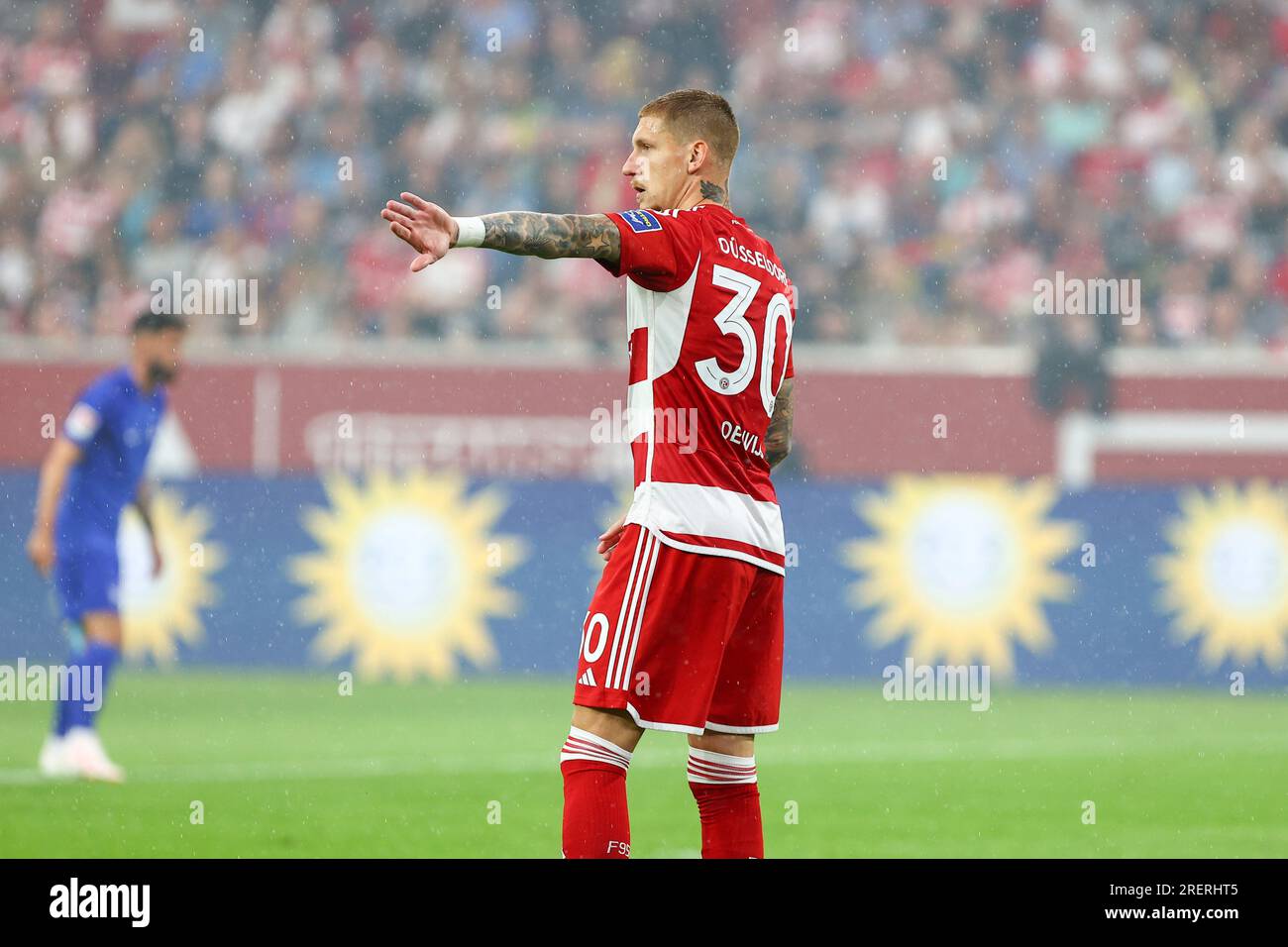 Düsseldorf, Allemagne, 29.07.2023. Fortuna Duesseldorf vs Hertha BSC, football, 2. Bundesliga, 1. Journée, saison 2023/2024. Jordy de Wijs (Fortuna Duesseldorf) LA RÉGLEMENTATION DFL INTERDIT TOUTE UTILISATION DE PHOTOGRAPHIES COMME SÉQUENCES D'IMAGES ET/OU QUASI-VIDÉO. Crédit : newsNRW / Alamy Live News Banque D'Images