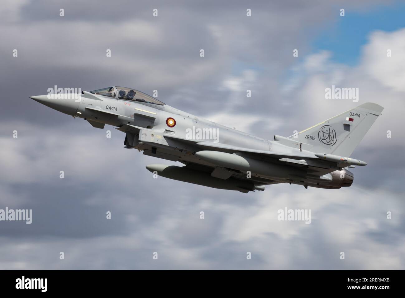 L'Eurofighter Typhoon de l'armée de l'air qatarie quitte le Royal International Air Tattoo 2023 Banque D'Images