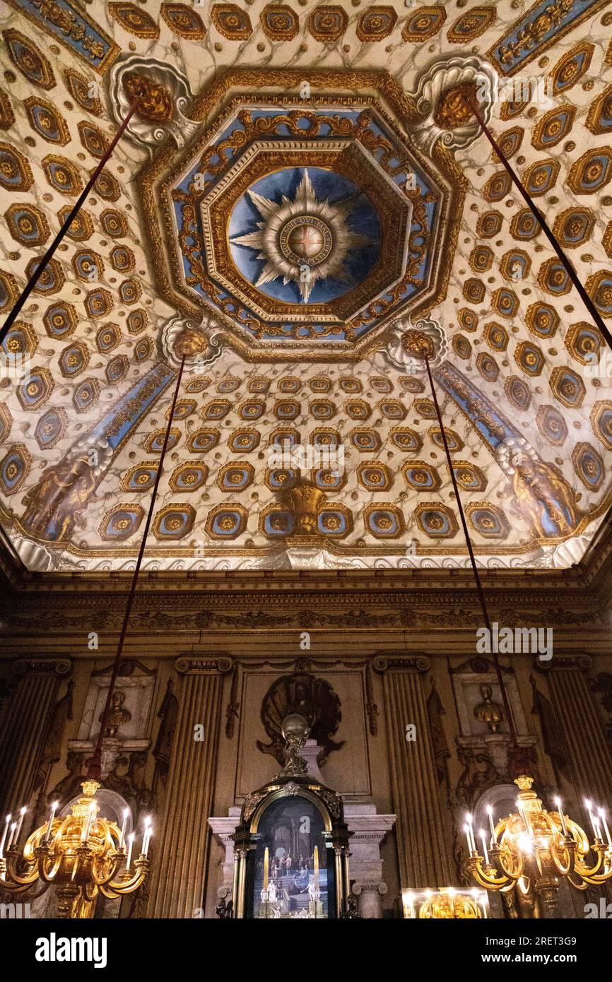 Étoile de l'ordre de la jarretière au centre du trompe l'oeil plafond, salle Cupola, King's State Apartments, Kensington Palace, Londres, Angleterre Banque D'Images