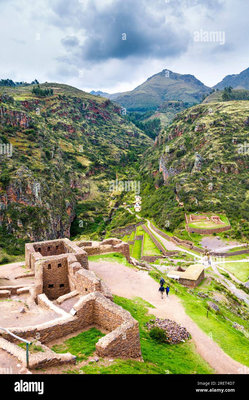 Vue de la ruine archéologique inca à Pisac, Vallée Sacrée, Pérou Banque D'Images