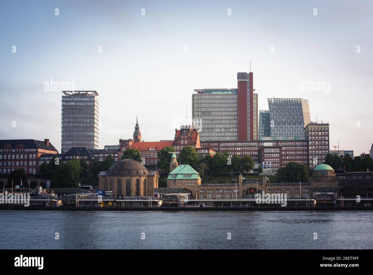 Hambourg Allemagne, Gangplanks et Skyline Banque D'Images