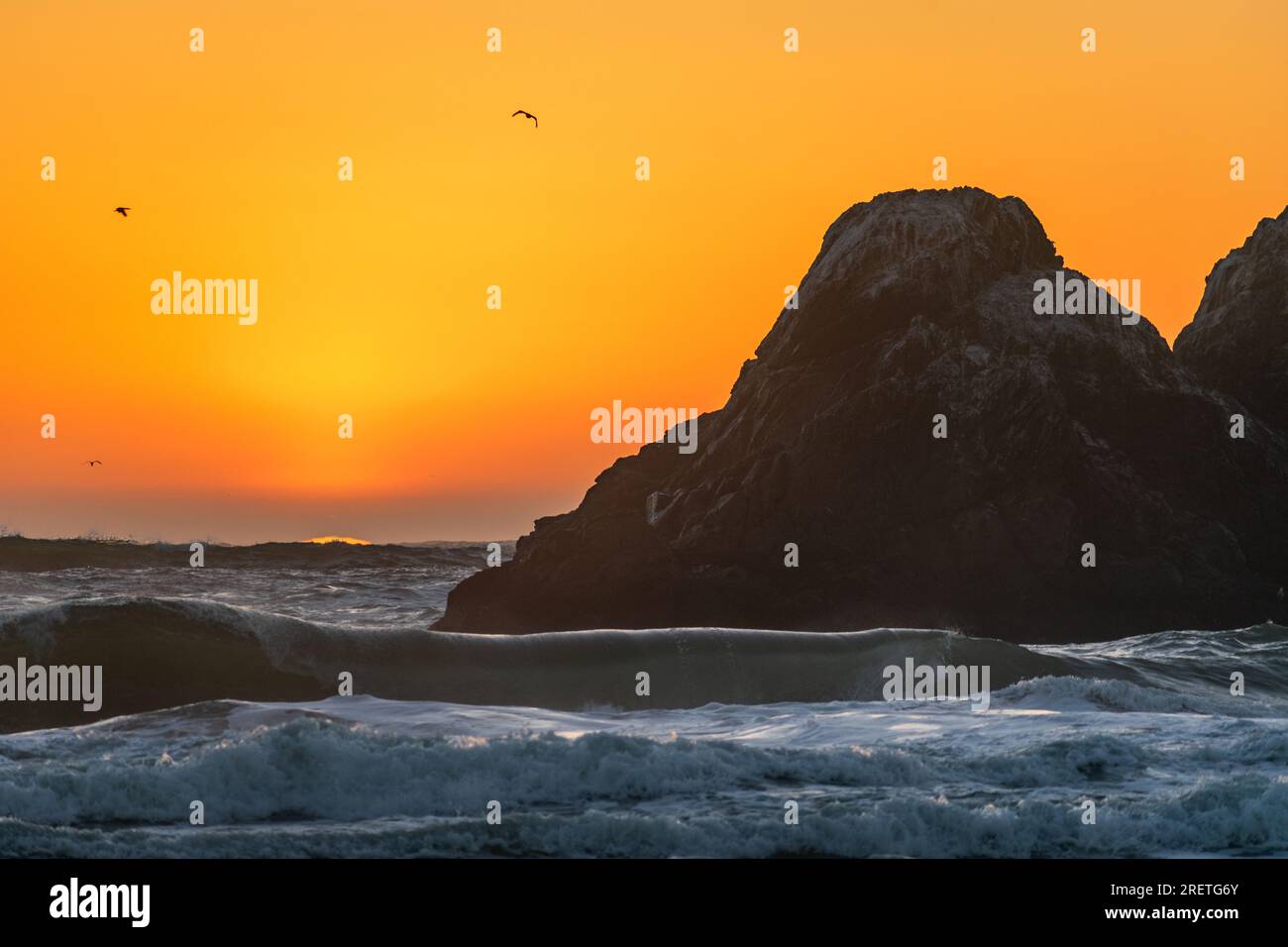 Coucher de soleil spectaculaire sur le Pacifique à San Francisco. Banque D'Images