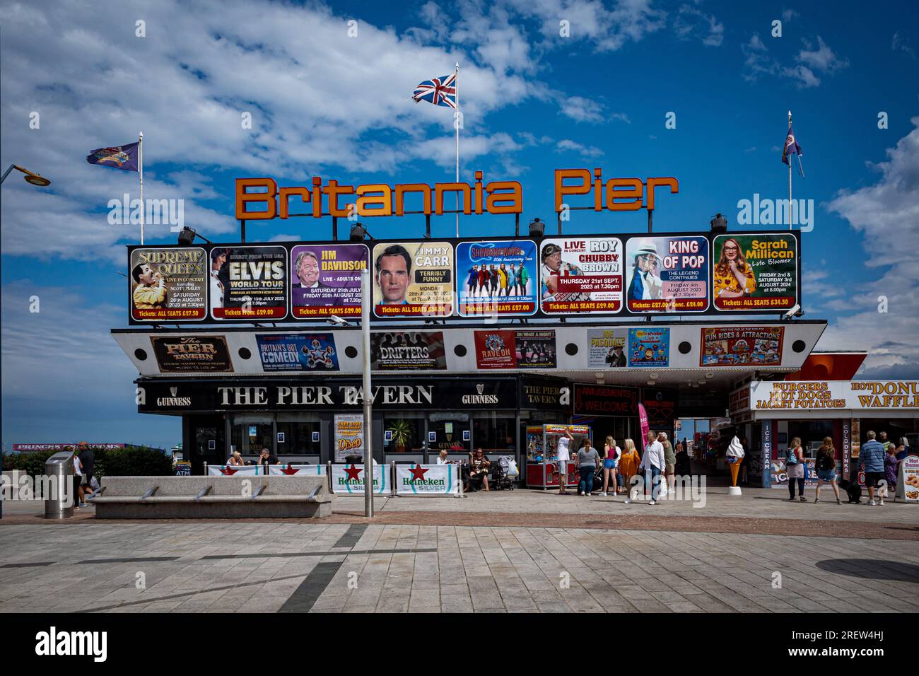 Britannia Pier Great Yarmouth Tourism - Great Yarmouth Britannia Pier a été construit à l'origine en 1858 mais démoli en 1899 et reconstruit, rouvrant en 1902. Banque D'Images