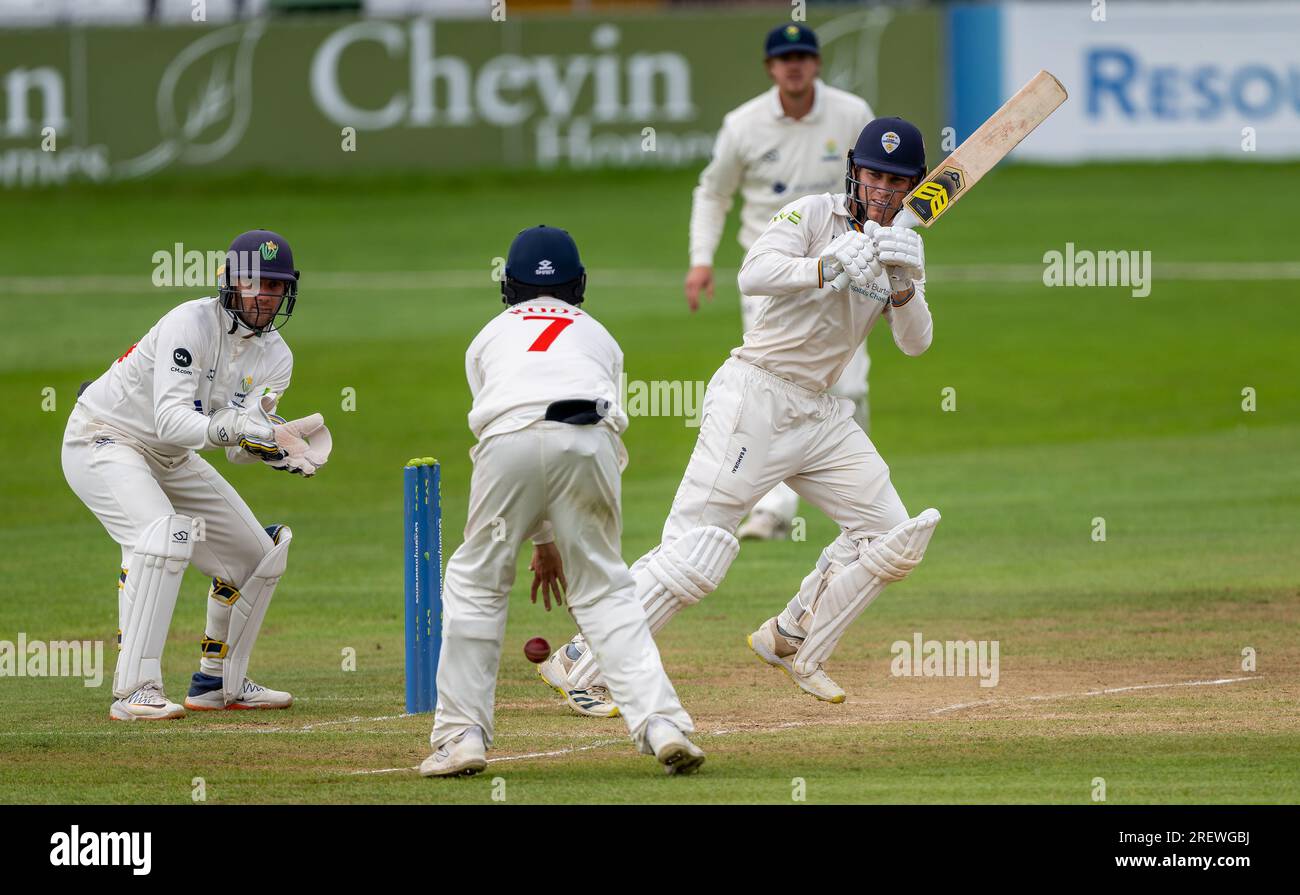 Luis Reece bat pour le Derbyshire au quatrième jour d'un match de championnat du comté contre Glamorgan Banque D'Images