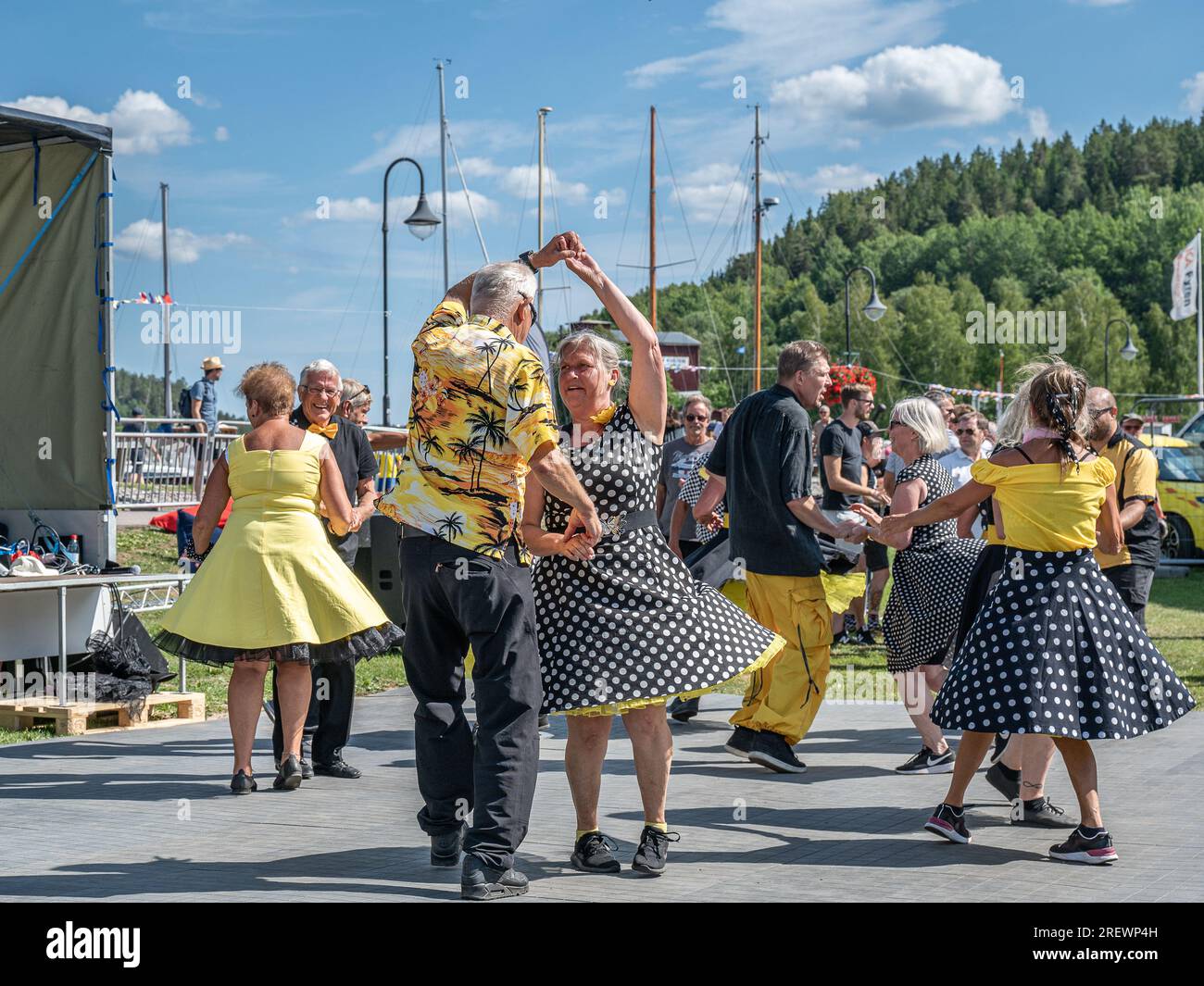 Spectacle Dance Sport au festival Classic 29 juillet 2023 dans la ville côtière suédoise de la mer Baltique Valdemarsvik, qui présente de vieux véhicules et bateaux vintage. Banque D'Images