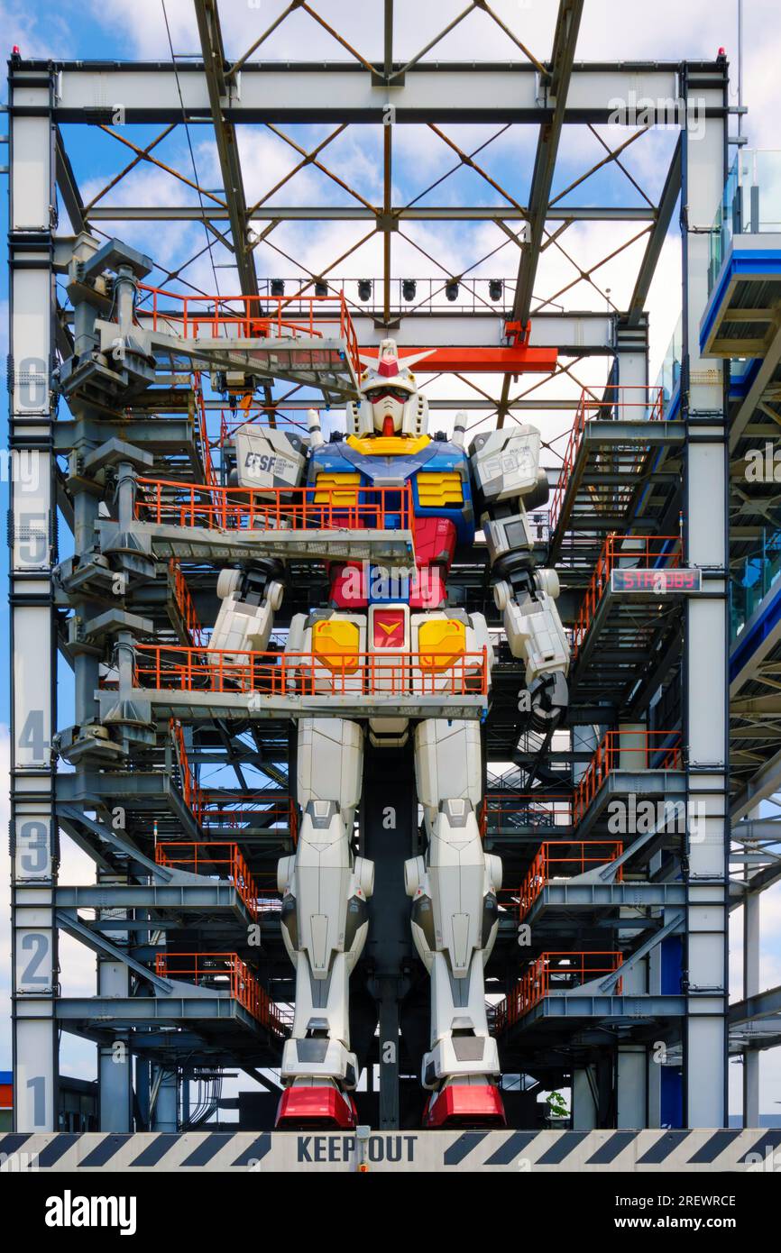 2023 juillet, Yokohama. Gundam Factory Yokohama avec un Gundam RX-78-2 mobile grandeur nature Banque D'Images