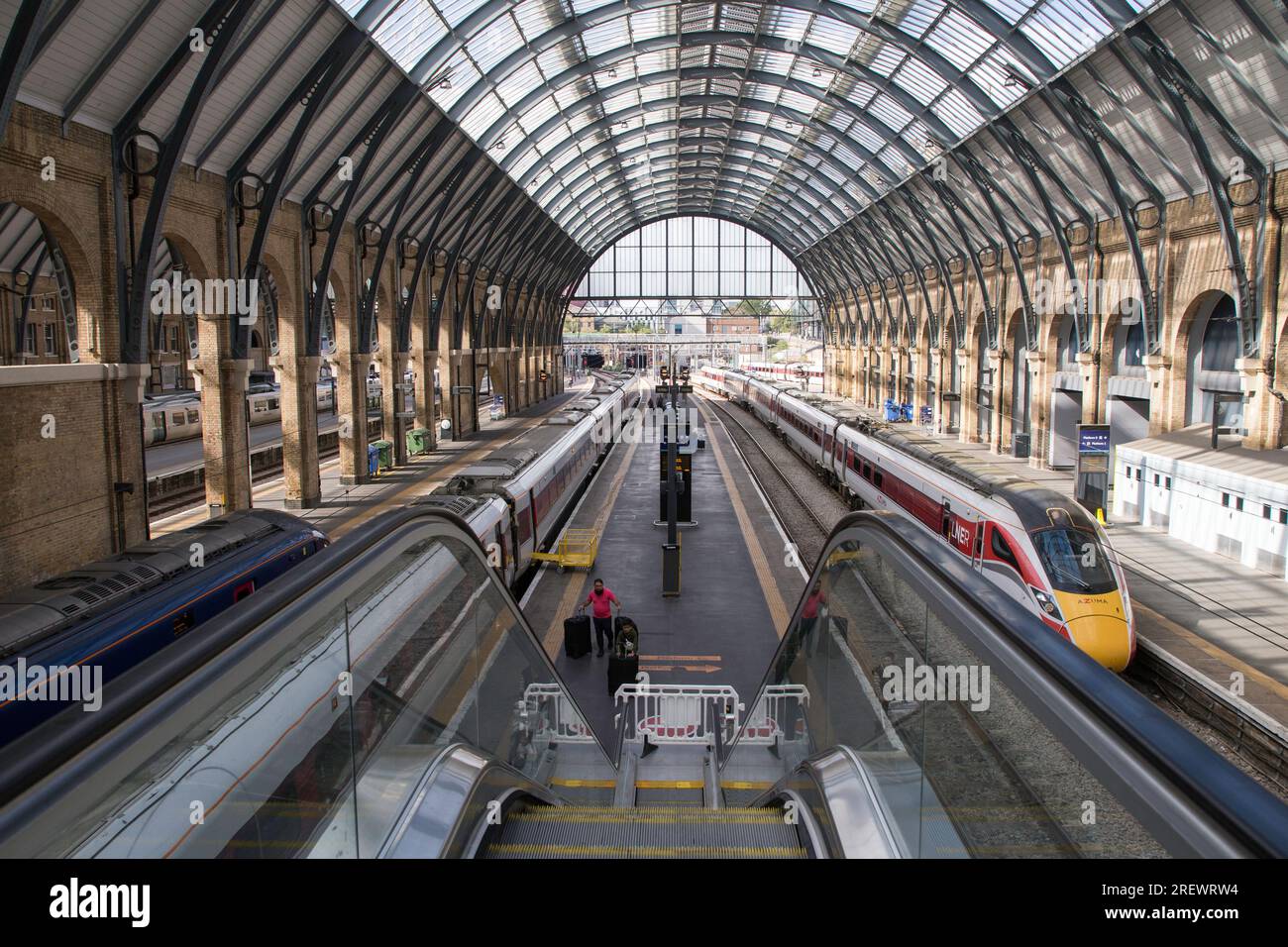 Train LNER Azuma à la gare de Kings Cross à Londres Banque D'Images