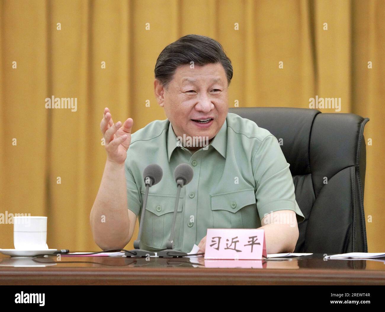 (230730) -- CHENGDU, 30 juillet 2023 (Xinhua) -- Le président chinois Xi Jinping, également secrétaire général du Comité central du Parti communiste chinois (PCC) et président de la Commission militaire centrale (CMC), prononce un discours important lors de son inspection de la force aérienne du Commandement du théâtre occidental de l'Armée populaire de libération (APL) le 26 juillet 2023. Xi a fait la tournée d'inspection avant le jour de l'armée chinoise, qui tombe le 1 août. Au nom du Comité central du PCC et du CMC, Xi a adressé ses sincères salutations à tous les officiers et soldats de la force aérienne du commandement, comme nous Banque D'Images