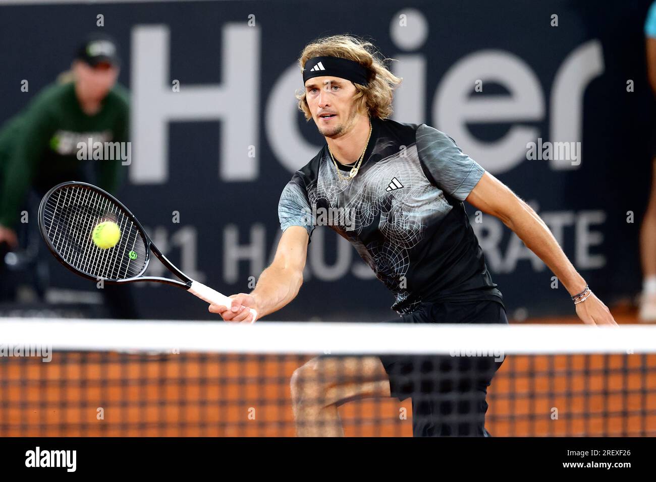 30 juillet 2023, Hambourg : tennis : Hamburg European Open (Tournament ATP), Rothenbaum tennis Stadium, hommes, simples, finale, Zverev (Allemagne) - Djere (Serbie). Alexander Zverev est en action. Photo : Frank Molter/dpa Banque D'Images