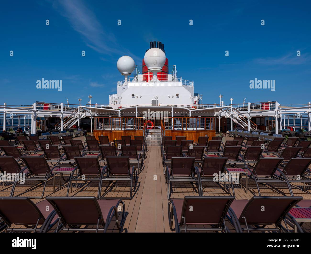 Pont supérieur du MS Queen Victoria de Cunard Banque D'Images