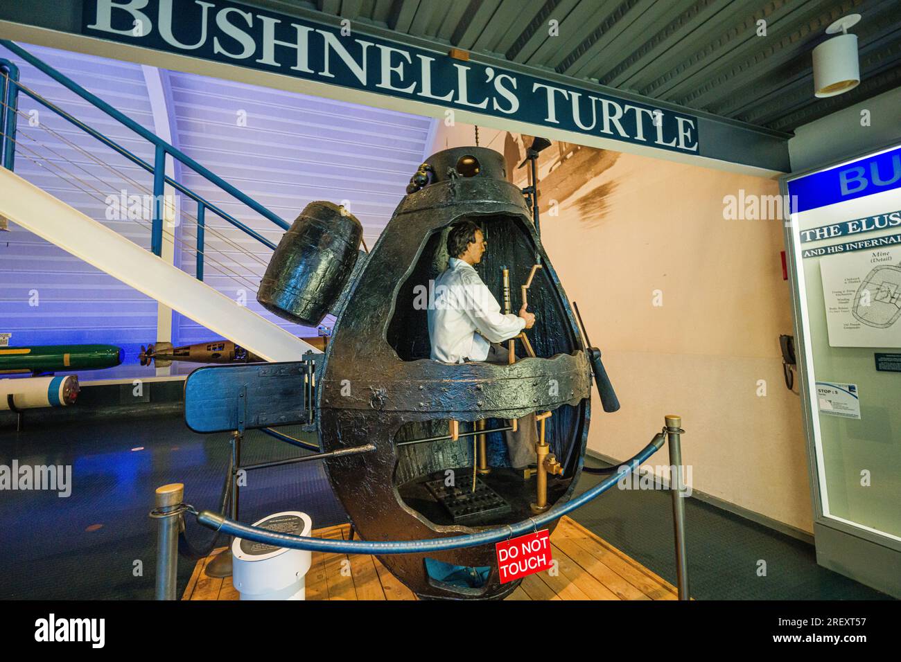 Réplique de la tortue de Bushnell The Submarine Force Library & Museum   Groton, Connecticut, USA Banque D'Images