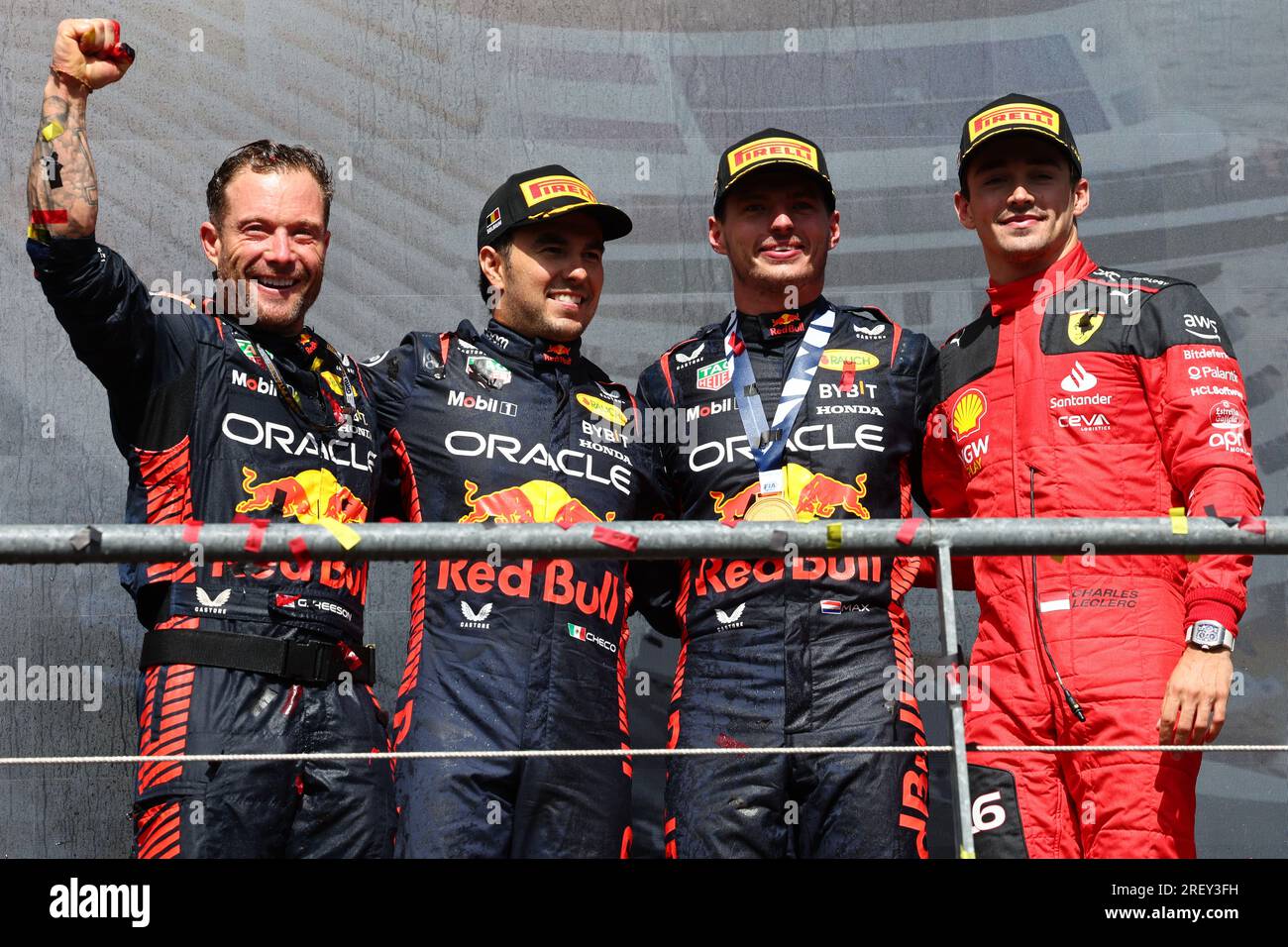 Spa Francorchamps, Belgique. 30 juillet 2023. Le podium (de gauche à droite) : Greg Reeson (GBR) technicien pneus Red Bull Racing ; Sergio Perez (MEX) Red Bull Racing, deuxième ; Max Verstappen (NLD) Red Bull Racing, vainqueur de la course ; Charles Leclerc (mon) Ferrari, troisième. 30.07.2023. Formula 1 World Championship, Rd 13, Grand Prix de Belgique, Spa Francorchamps, Belgique, Jour de la course. Le crédit photo doit se lire : XPB/Press Association Images. Crédit : XPB Images Ltd/Alamy Live News Banque D'Images