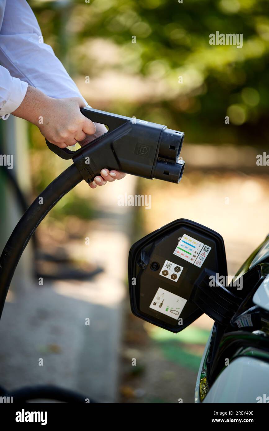 Véhicule électrique EV en cours de charge Banque D'Images