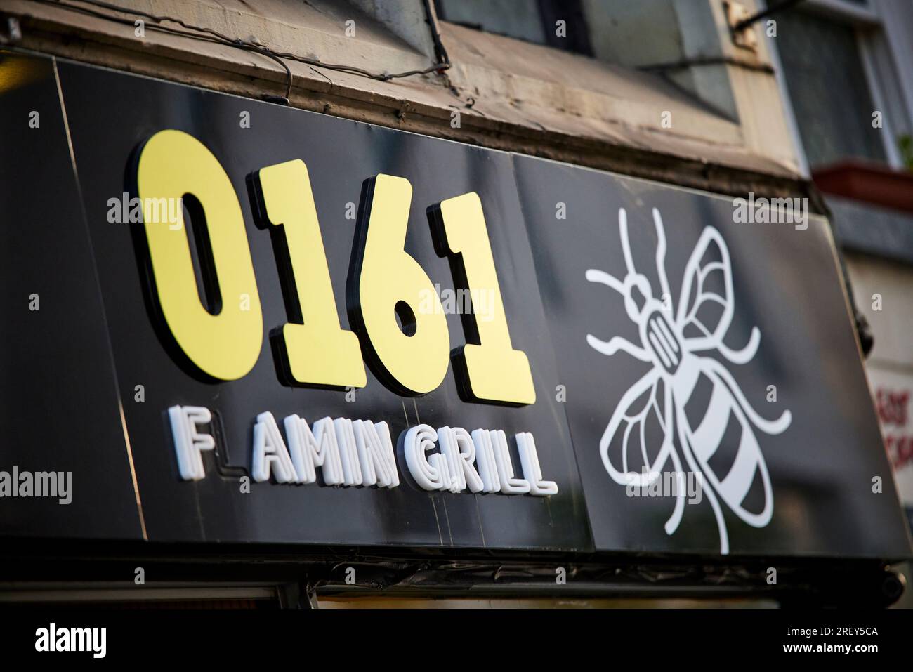 Manchester BEE et 0161 local zone panneau de numérotation téléphonique à emporter Banque D'Images