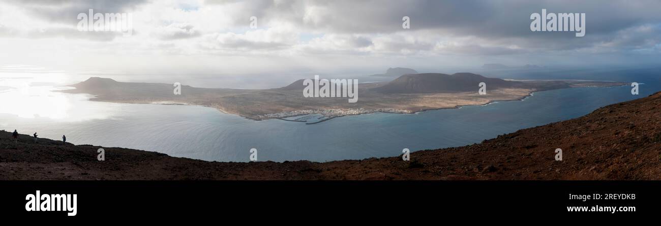 Magnifique paysage de l'île de la Graciosa vu du Mirador del Rio, situé sur l'île de Lanzarote, îles Canaries, Espagne Banque D'Images
