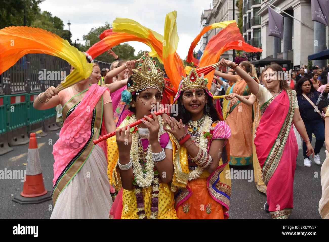 Londres, Angleterre, Royaume-Uni. 30 juillet 2023. Un fidèle participe au défilé du festival Rathayatra à Londres. Le festival remonte à des milliers d'années et remonte à Puri, en Inde, où il a toujours lieu et est suivi par des millions de dévots chaque année. (Image de crédit : © Thomas Krych/ZUMA Press Wire) USAGE ÉDITORIAL SEULEMENT! Non destiné à UN USAGE commercial ! Banque D'Images